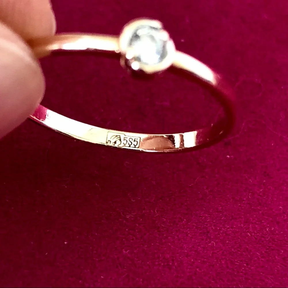 Gold 14k ring with diamond